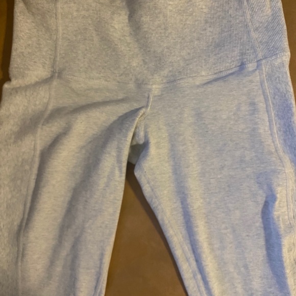 Lululemon leggings sweatpants womens size 4 - Picture 3 of 3